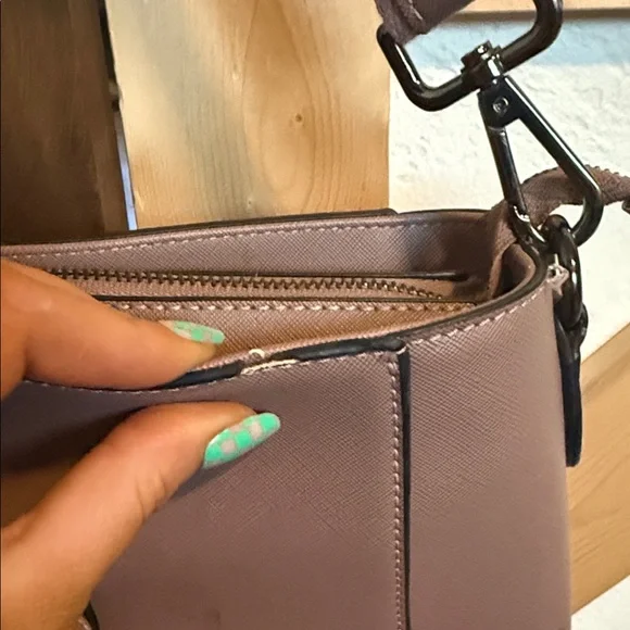 Elegant Mauve Leather Tote Bag - Picture 2 of 3